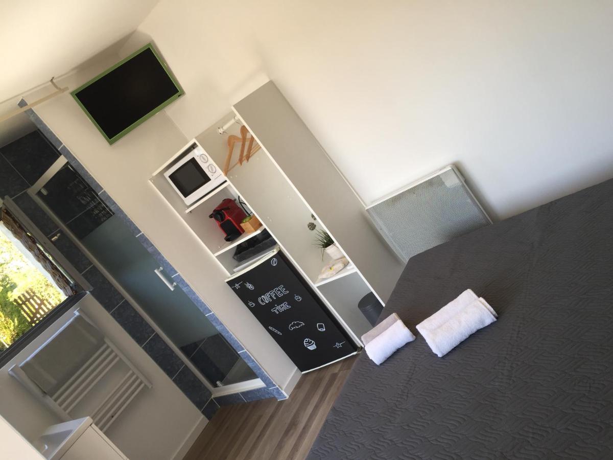 Les Palmiers Appartement Chimilin Buitenkant foto